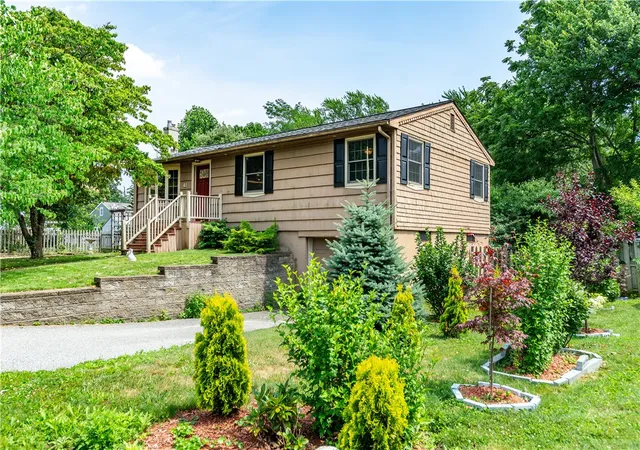 Photo 5 of Sale Pending at 41 Mount View Ave, North Kingstown, RI 02852 | MLS# 1420974 | Listing updated on 2026-08-30
