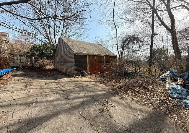 Photo 3 of Single family home for sale at 130 Bulgarmarsh Rd, Tiverton, RI 02878 | MLS# 1420984 | Listing updated on 2026-08-29