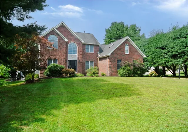 Photo 10 of Single family home for sale at 31 Rolling Meadow Wy, North Kingstown, RI 02852 | MLS# 1421676 | Listing updated on 2026-08-30
