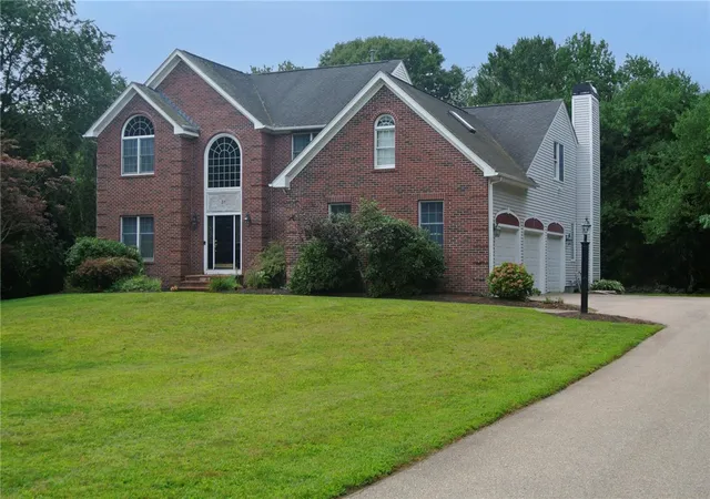 Photo 2 of Single family home for sale at 31 Rolling Meadow Wy, North Kingstown, RI 02852 | MLS# 1421676 | Listing updated on 2026-08-30