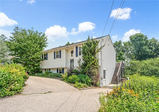 Photo 3 of Single family home for sale at 8 Bratt Ln, West Warwick, RI 02893 | MLS# 1421361 | Listing updated on 2026-08-29