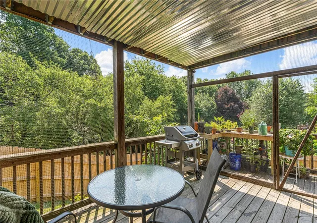 Photo 5 of Single family home for sale at 8 Bratt Ln, West Warwick, RI 02893 | MLS# 1421361 | Listing updated on 2026-08-29