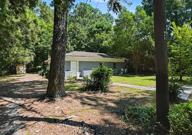 Photo 3 of Single family home for sale at 411 E Wine St, Mullins, SC 29574 | MLS# 2620367 | Listing updated on 2026-08-19