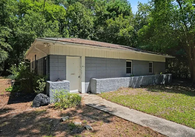 Photo 3 of Single family home for sale at 411 E Wine St, Mullins, SC 29574 | MLS# 2620367 | Listing updated on 2026-08-19