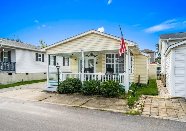 Photo 3 of Manufactured home for sale at 6001 - 5231 S Kings Hwy, Myrtle Beach, SC 29575 | MLS# 2621435 | Listing updated on 2026-08-29