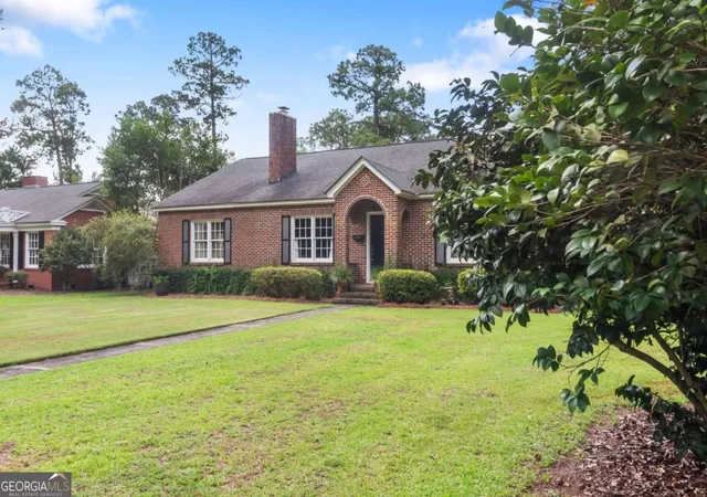 Photo 1 of Single family home for sale at 910 6th Ave, Albany, GA 31701 | MLS# 10816235 | Listing updated on 2026-09-02