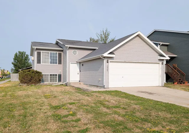 2nd image of 1866 12Th St E, West Fargo, ND 58078 | MLS# 7120766