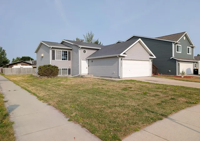 3rd image of 1866 12Th St E, West Fargo, ND 58078 | MLS# 7120766