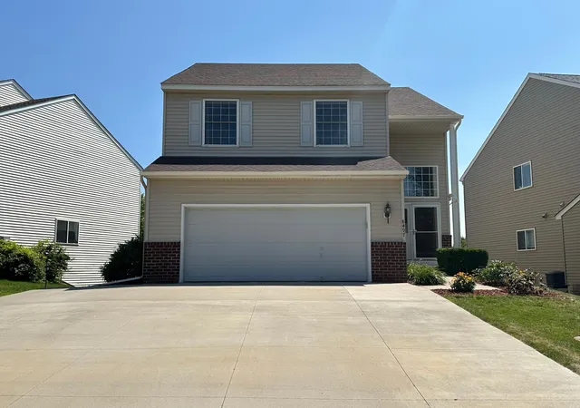 Photo 1 of Single family home for sale at 8497 Savanna Oaks Ln, Saint Paul, MN 55125 | MLS# 7122270 | Listing updated on 2026-08-25