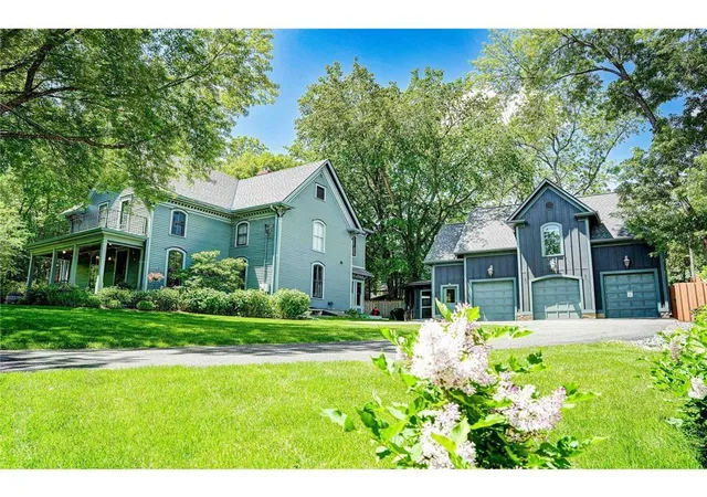 2nd image of 418 Holcombe St S, Stillwater, MN 55082 | MLS# 7127669
