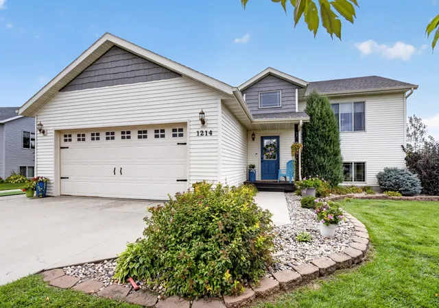 Photo 2 of Single family home for sale at 1214 6th Ave Nw, Perham, MN 56573 | MLS# 7135832 | Listing updated on 2026-09-06
