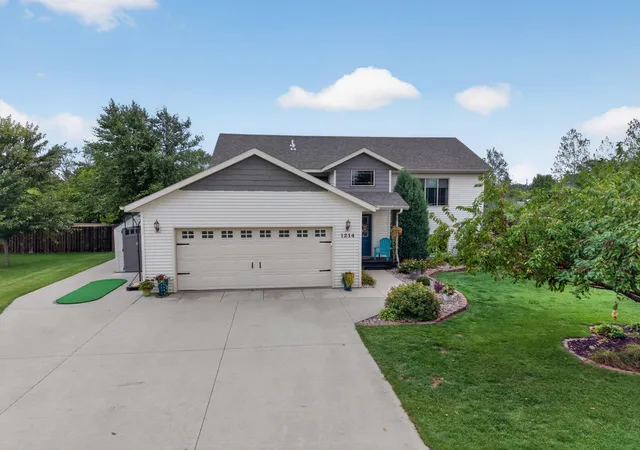 Photo 3 of Single family home for sale at 1214 6Th Ave Nw, Perham, MN 56573 | MLS# 7135832 | Listing updated on 2026-09-06