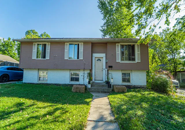 1st image of 629 W South St, Crown Point, IN 46307 | MLS# 829120