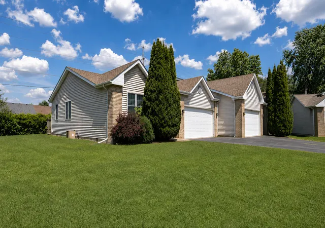 2nd image of 990 W 87th Ave, Merrillville, IN 46410 | MLS# 833730