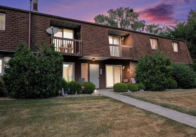 1st image of 1444 Woodview Dr #7, Crown Point, IN 46307 | MLS# 834784