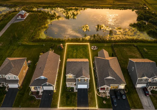 2nd image of 10421 Privet Dr, Crown Point, IN 46307 | MLS# 835793
