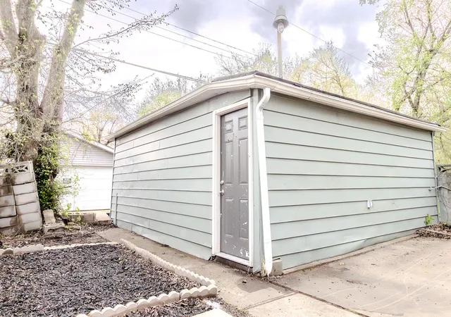 42nd image of 829 Johnson St, Gary, IN 46402 | MLS# 838161