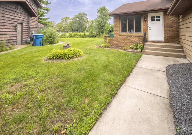 2nd image of 340 Golfview Dr, Schererville, IN 46375 | MLS# 839401