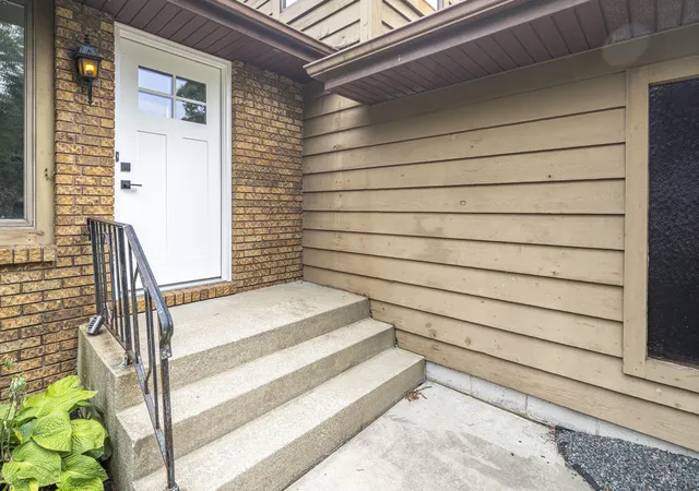 image of 340 Golfview Dr, Schererville, IN 46375 | MLS# 839401