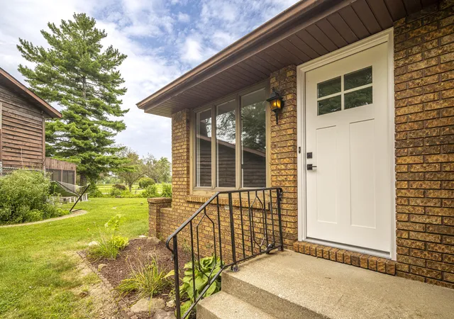 image of 340 Golfview Dr, Schererville, IN 46375 | MLS# 839401