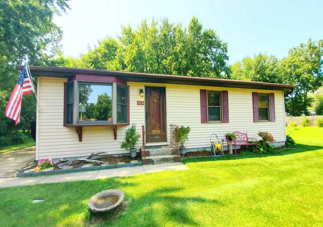 1st image of 704 S 22nd St, Chesterton, IN 46304 | MLS# 840255