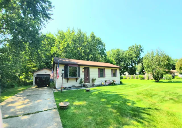 2nd image of 704 S 22nd St, Chesterton, IN 46304 | MLS# 840255