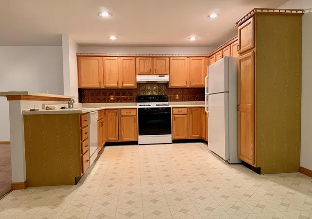 4th image of 1385 Young Dr, Crown Point, IN 46307 | MLS# 840701