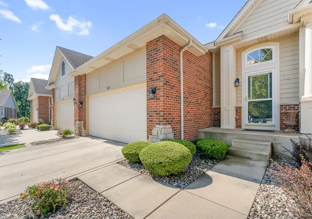 2nd image of 9855 Oakwood Ct, Saint John, IN 46373 | MLS# 843457
