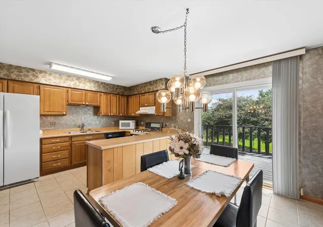 Photo 4 of Single family home for sale at 3992 Willowood Ct, Crown Point, IN 46307 | MLS# 842905 | Listing updated on 2026-08-31