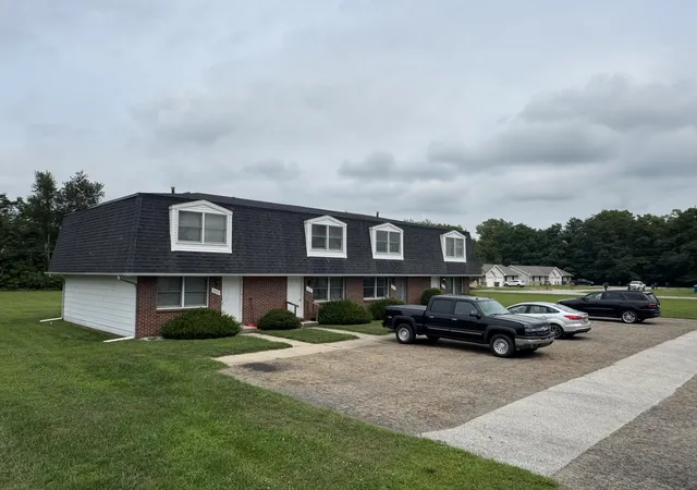 1st image of 812 8th St Se, De Motte, IN 46310 | MLS# 843723