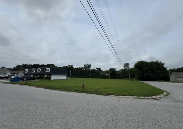 3rd image of 812 8th St Se, De Motte, IN 46310 | MLS# 843723