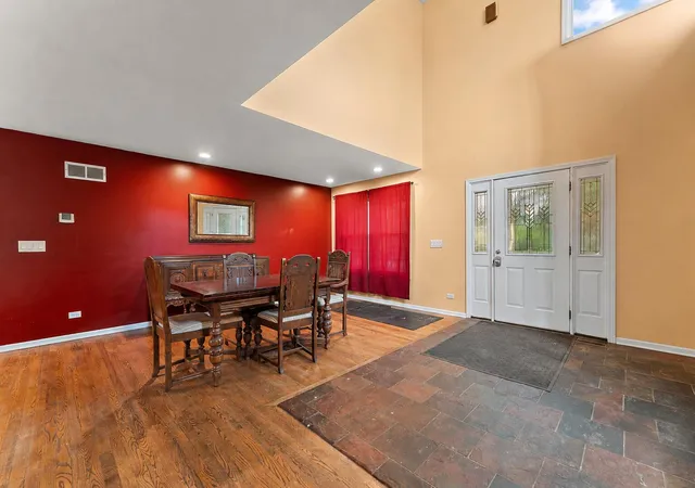 3rd image of 933 River Dr, Munster, IN 46321 | MLS# 843668