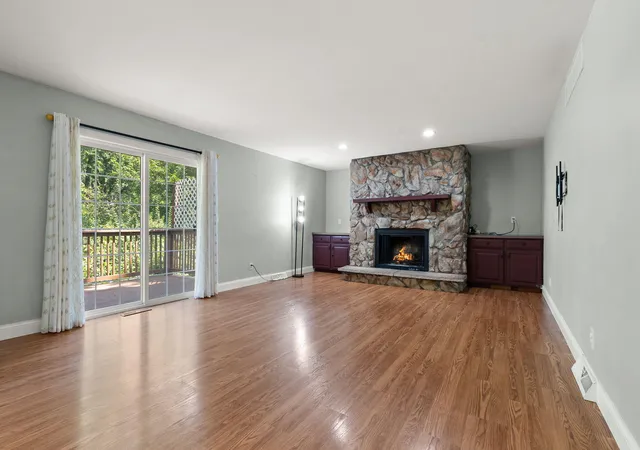 2nd image of 423 Shorewood Ct, Valparaiso, IN 46385 | MLS# 843742