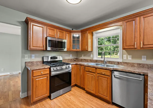 3rd image of 423 Shorewood Ct, Valparaiso, IN 46385 | MLS# 843742