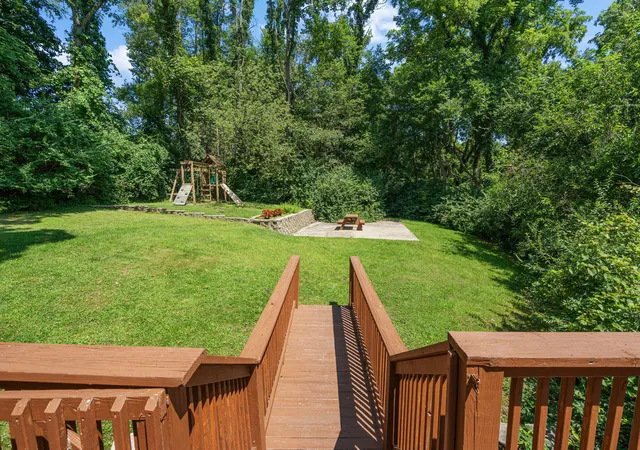 5th image of 423 Shorewood Ct, Valparaiso, IN 46385 | MLS# 843742