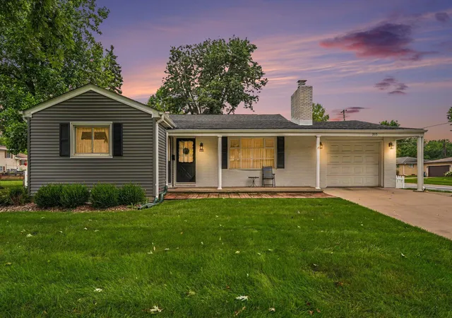 1st image of 203 E Greenwood Ave, Crown Point, IN 46307 | MLS# 843762