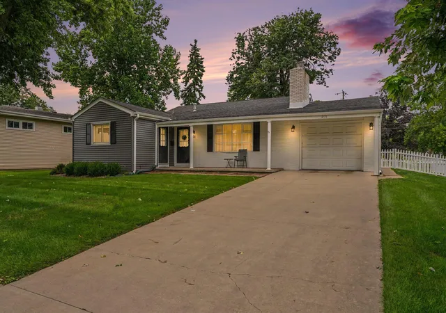 2nd image of 203 E Greenwood Ave, Crown Point, IN 46307 | MLS# 843762