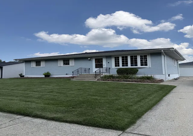 1st image of 1115 S Colorado St, Hobart, IN 46342 | MLS# 843501