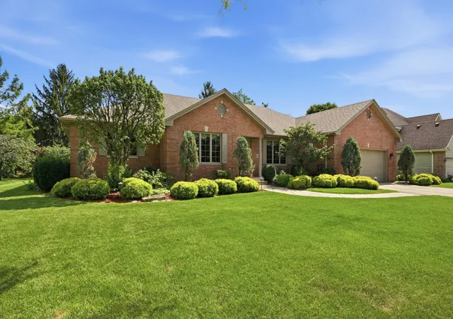 3rd image of 1206 Boxwood Dr, Munster, IN 46321 | MLS# 843470