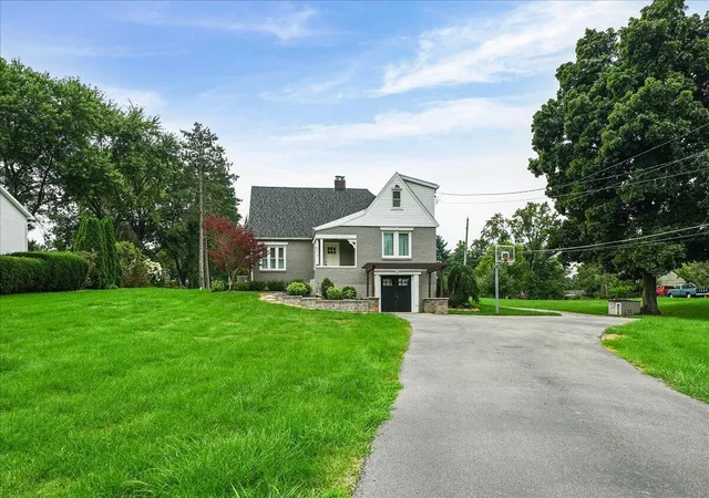 2nd image of 214 W Joliet Rd, Valparaiso, IN 46385 | MLS# 843706