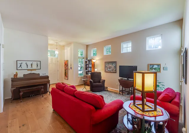 4th image of 206 Fieldstone Dr, Porter, IN 46304 | MLS# 843489