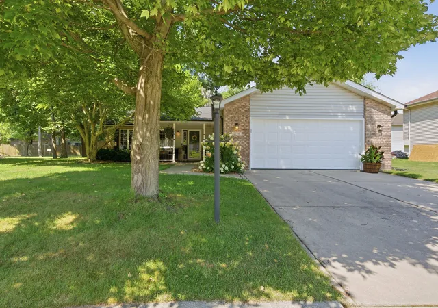 3rd image of 2770 Tulip Ln, Hobart, IN 46342 | MLS# 843498