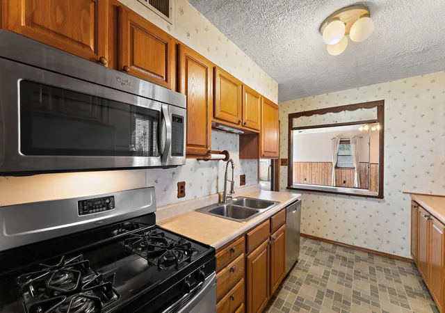 Photo 4 of Sale Pending at 206 E 9th Street, La Porte, IN 46350 | MLS# 843406 | Listing updated on 2026-09-01
