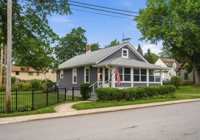 2nd image of 256 Garfield Ave, Valparaiso, IN 46383 | MLS# 843530