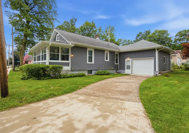 3rd image of 256 Garfield Ave, Valparaiso, IN 46383 | MLS# 843530