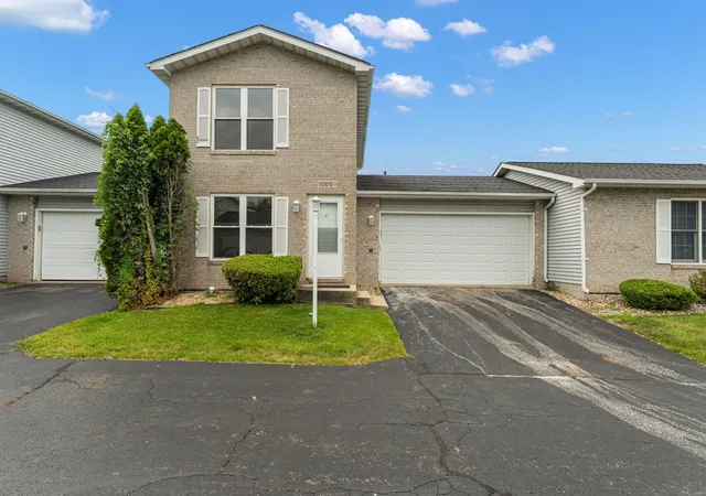 Photo 1 of Townhouse for sale at 1005 Windsor Ln, Dyer, IN 46311 | MLS# 843574 | Listing updated on 2026-08-18