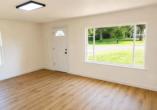 2nd image of 708 E Washington St, Knox, IN 46534 | MLS# 843486