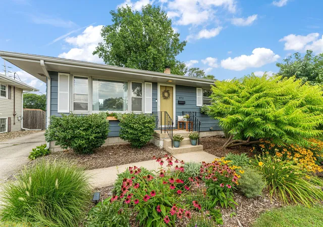 1st image of 8711 Manor Ave, Munster, IN 46321 | MLS# 843503