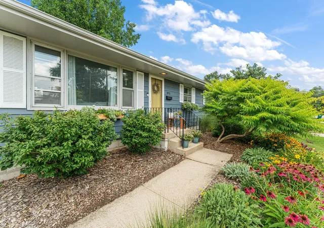 3rd image of 8711 Manor Ave, Munster, IN 46321 | MLS# 843503