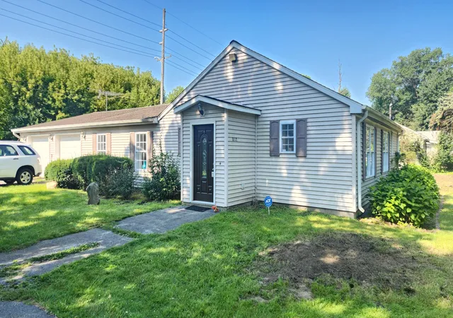 2nd image of 10 1/2 E 36th Pl, Hobart, IN 46342 | MLS# 843553